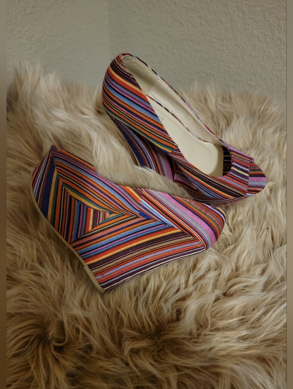 Delicacy Multicolor Striped Wedges - Picture 3 of 4